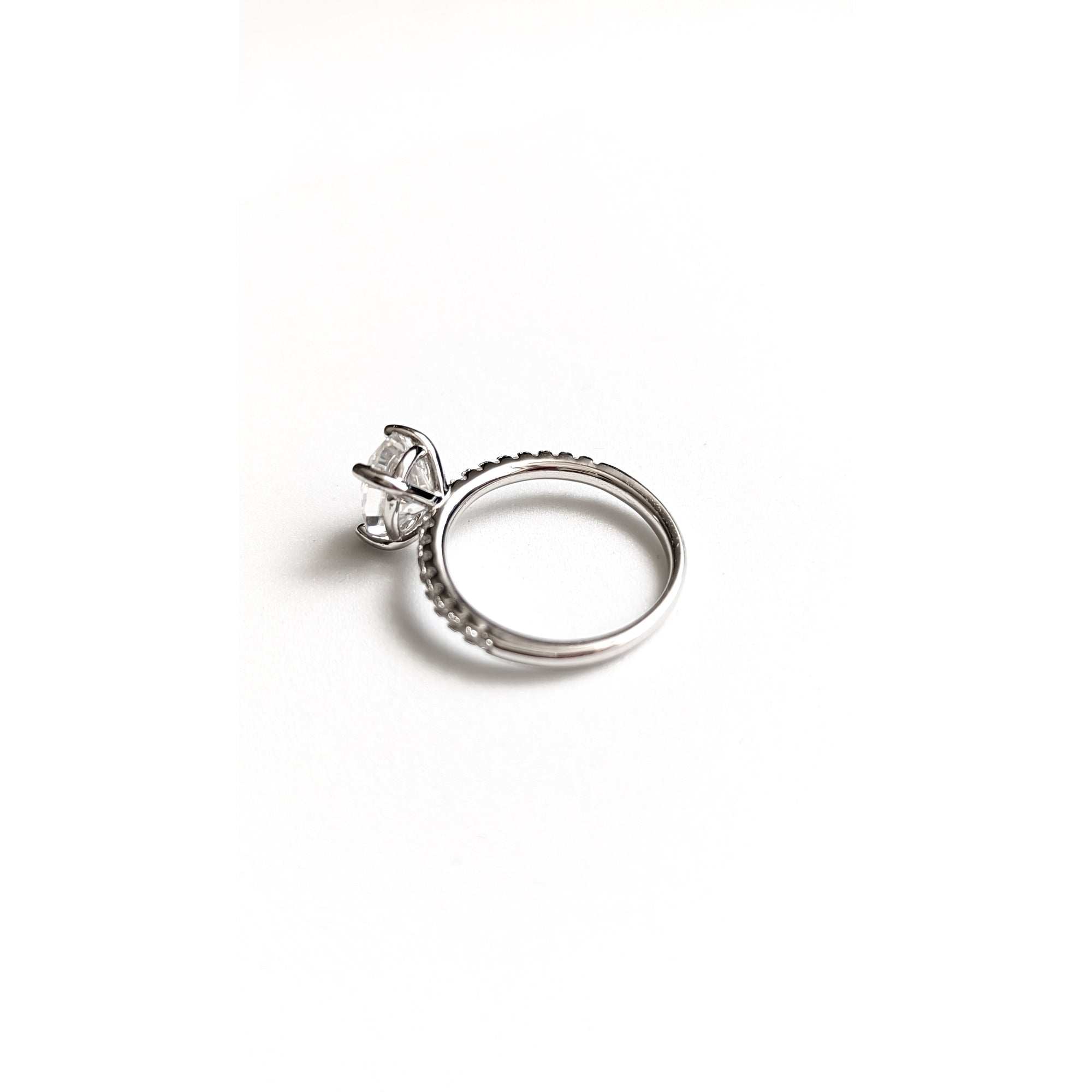 Eclipsia Oval Cut Moissanite Diamond Ring 2 ct - VANITYDIAMONDS