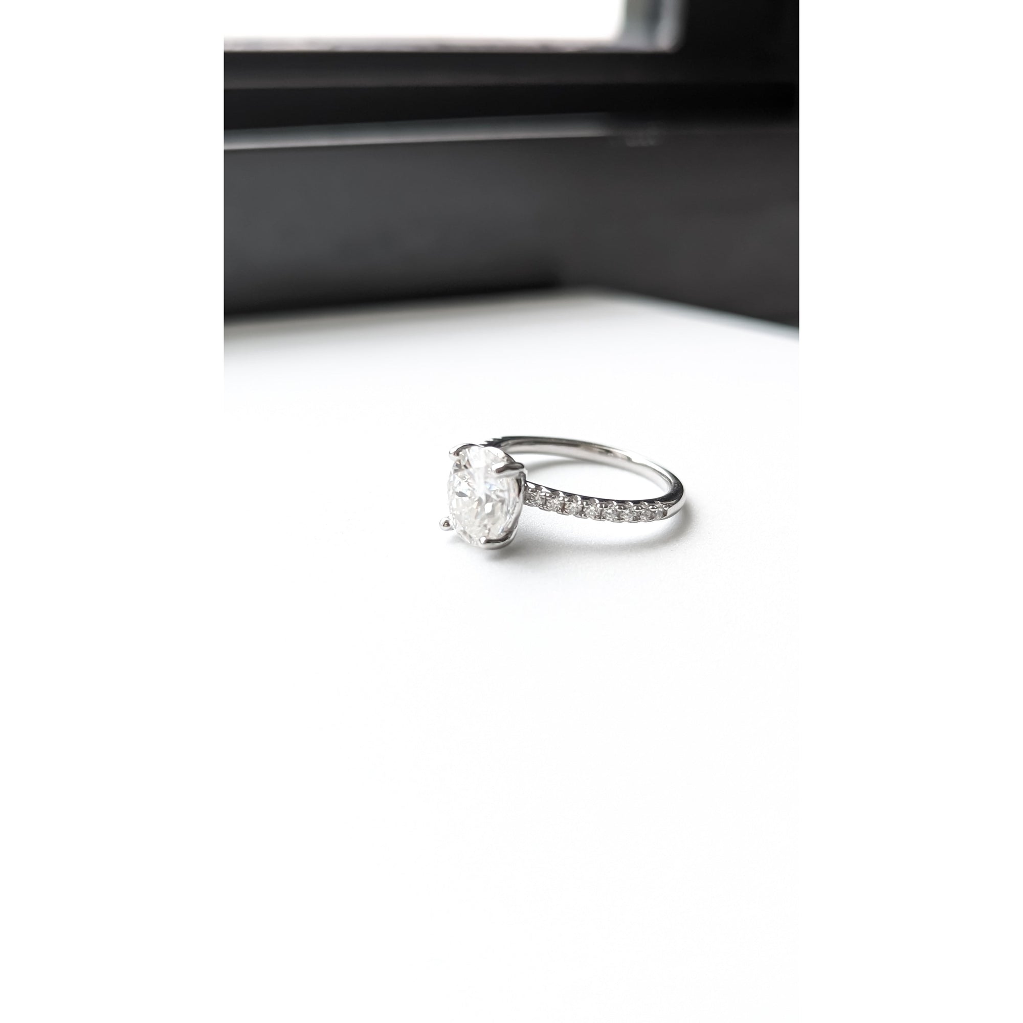 Eclipsia Oval Cut Moissanite Diamond Ring 2 ct - VANITYDIAMONDS