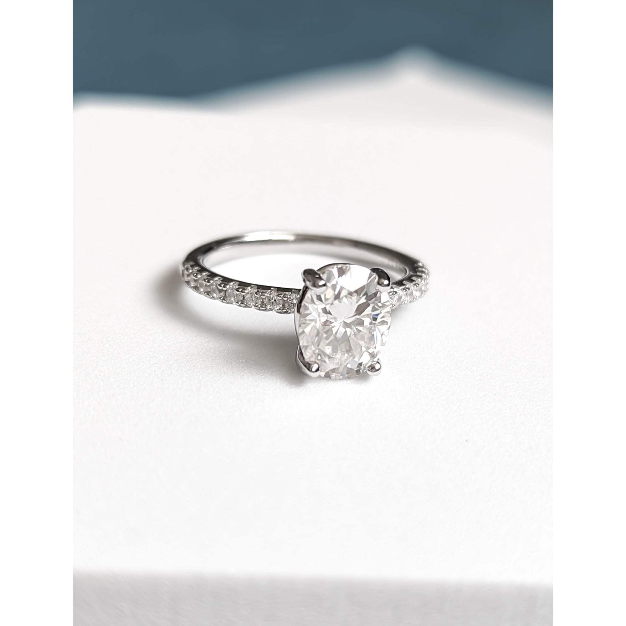 Eclipsia Oval Cut Moissanite Diamond Ring 2 ct - VANITYDIAMONDS